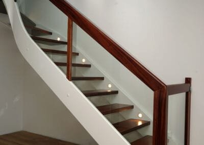 Schody policzkowe drewno